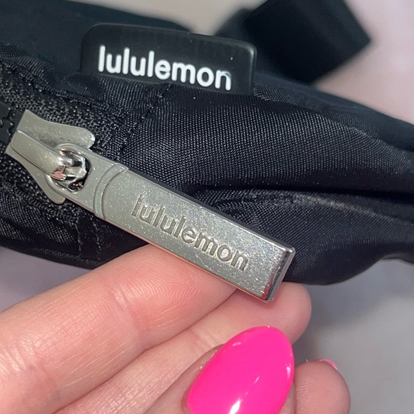Lululemon Everywhere Belt Bag 1L - Picture 6 of 16